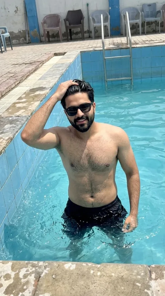 Raw Moments, Real Frames: Creating Unfiltered AI Photos with Google Gemini